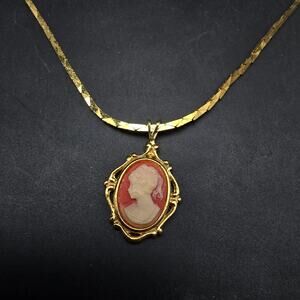 Petite Cameo Pendant Necklace Gold Tone Chain Vintage Costume Jewelry